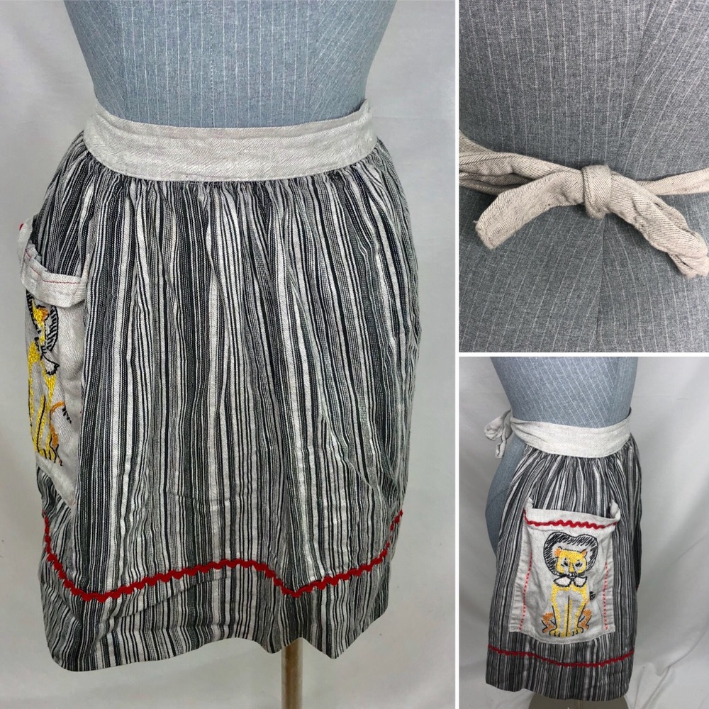 Woman’s hand knit lion cooking apron tie one size